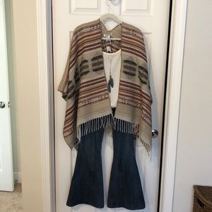 *sold* NWT OS Tan Black White Red Kimono/ Poncho